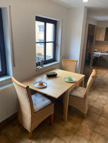 Essbereich am Fenster